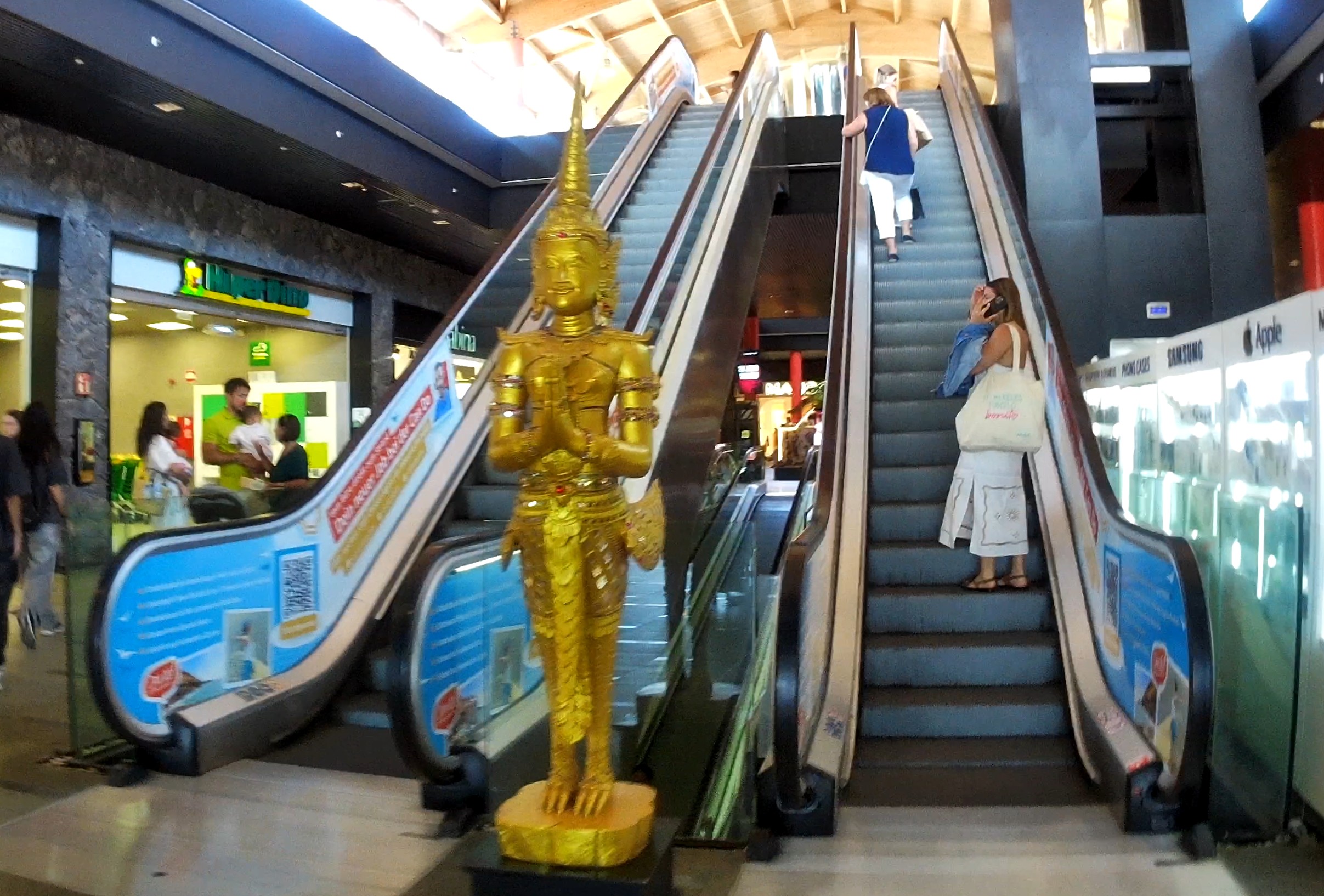 Golden Thai guardian at Siam Mall