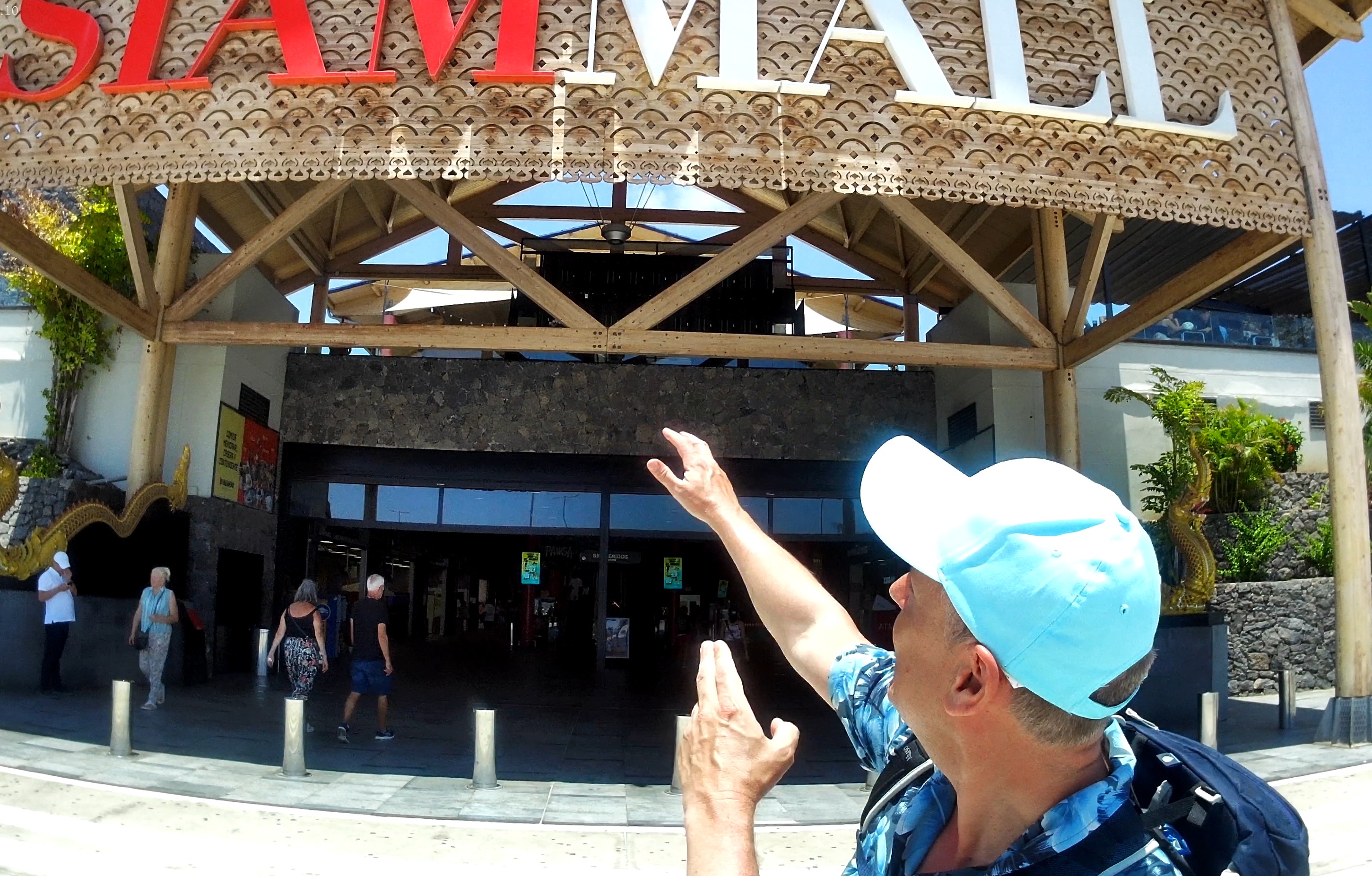 Welcome to Siam Mall – two floors of temptation ahead