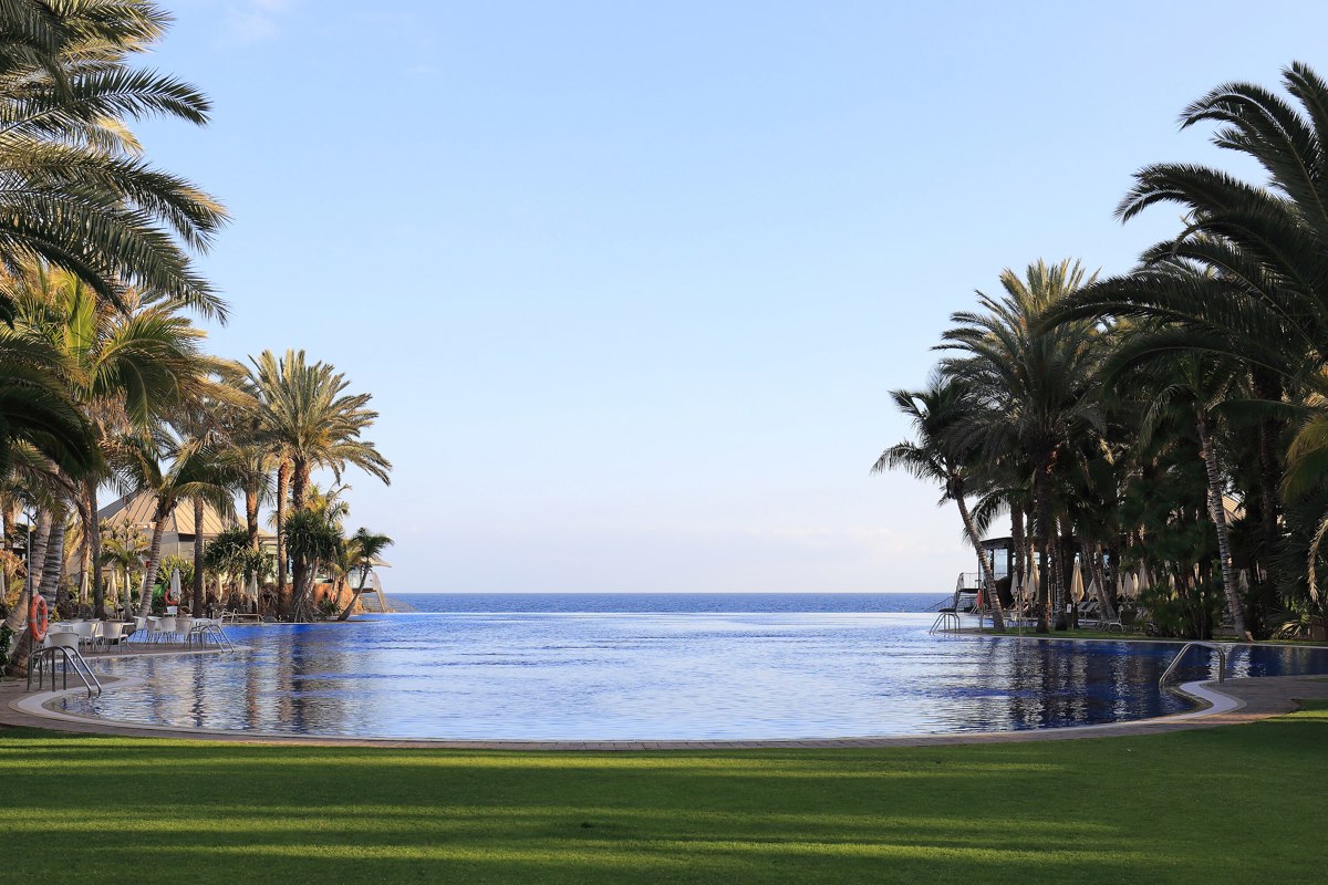Luxury in Meloneras – Promenade, Shopping and Style on Gran Canaria