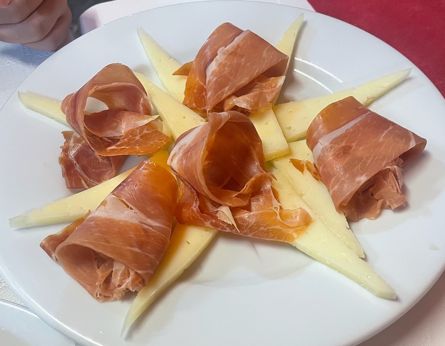 Queso con Jamón Serrano