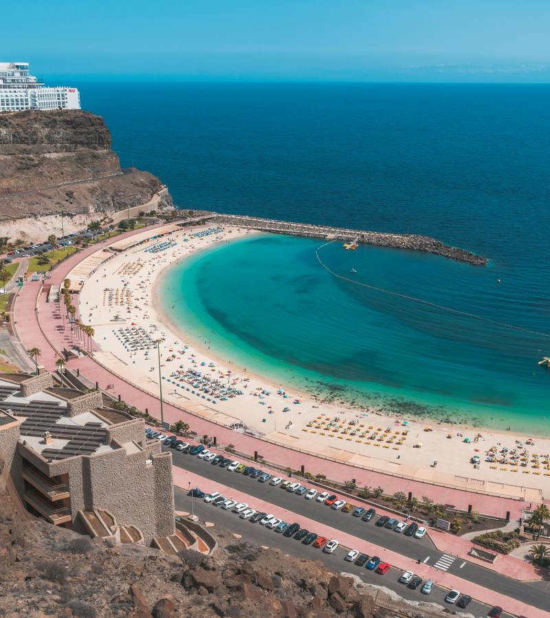 Calm waters of Playa de Amadores